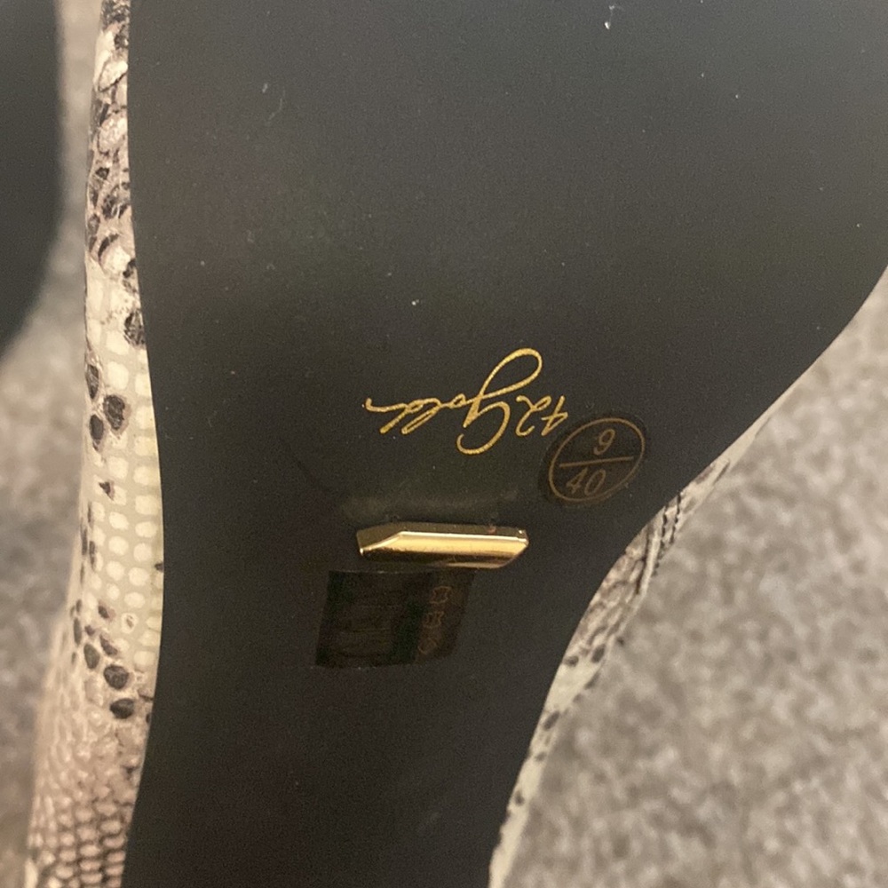 Women’s Heel - Picture 10 of 11